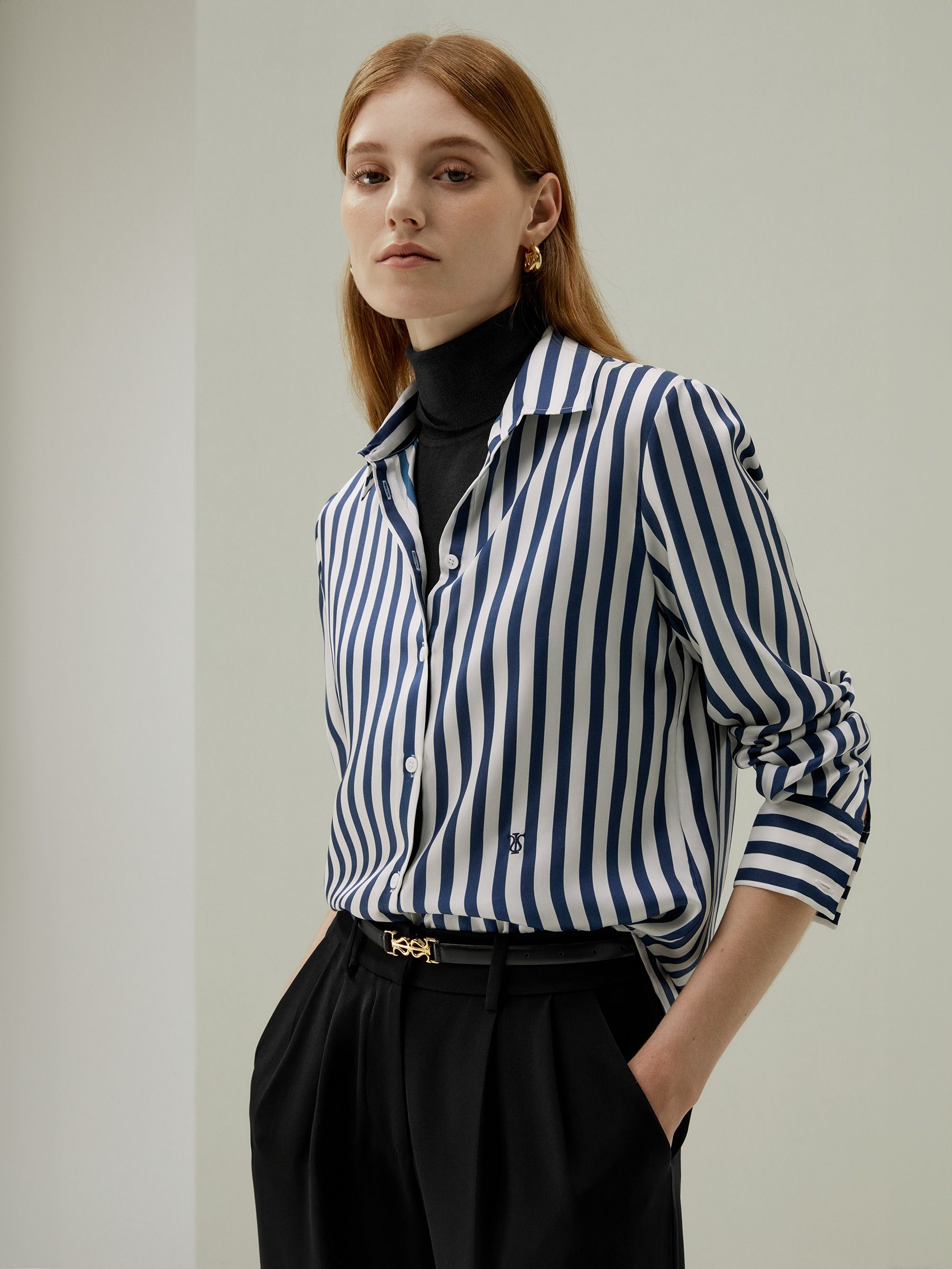 Crisp White Dress with Dark Blue Stripes – Detachable Shirt & Skirt, Versatile & Stylish