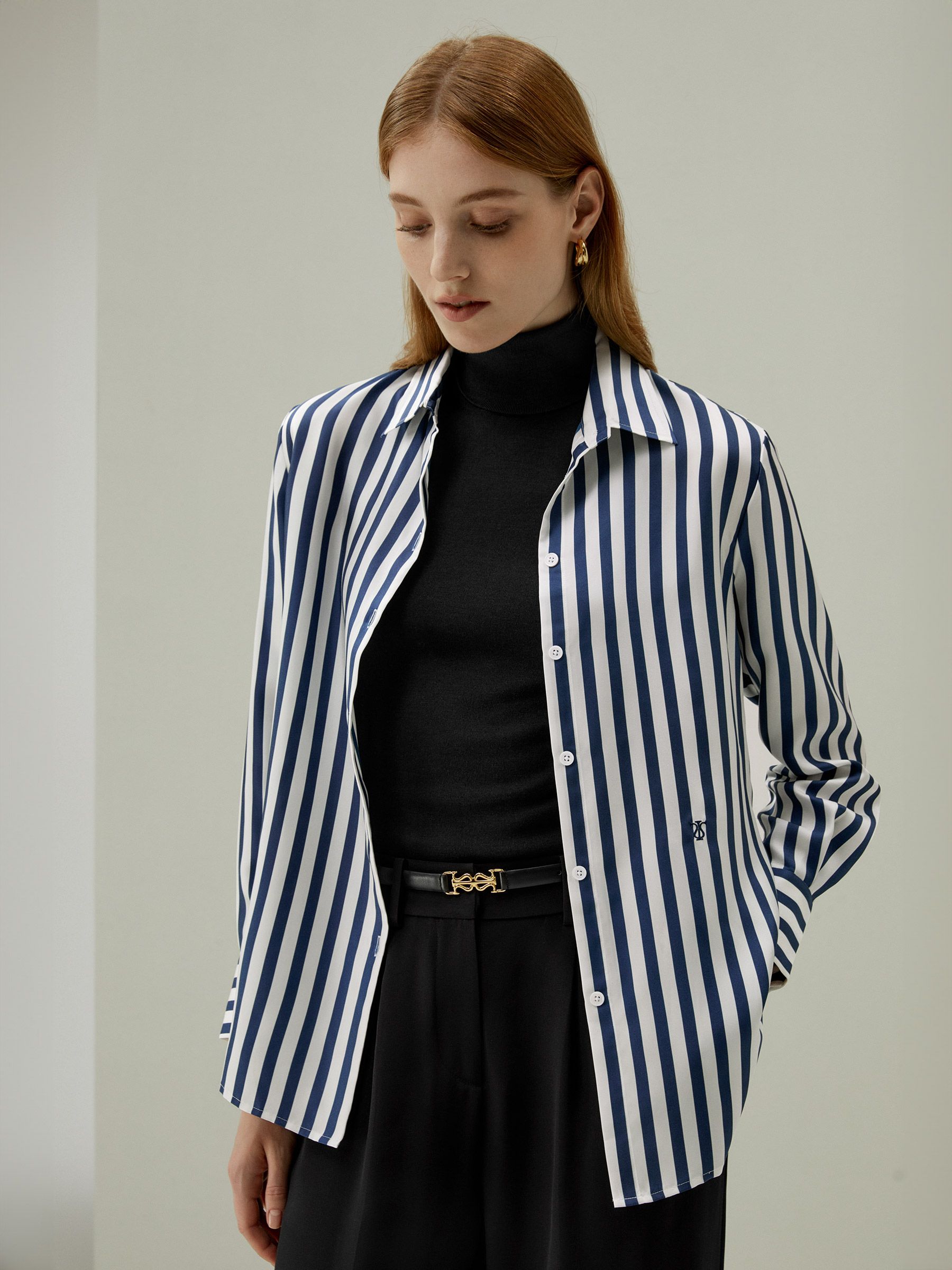 Crisp White Dress with Dark Blue Stripes – Detachable Shirt & Skirt, Versatile & Stylish