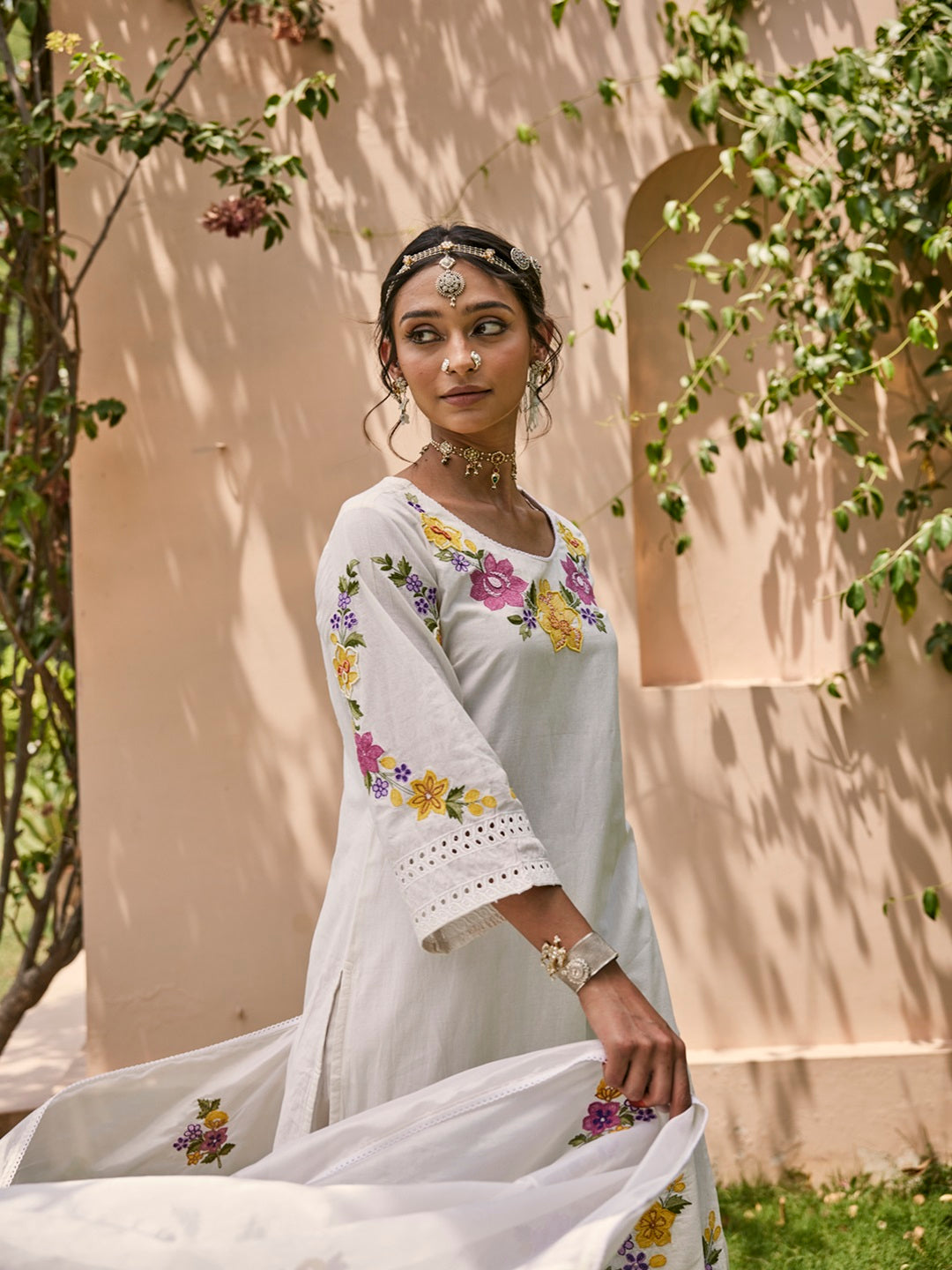 White Floral Embroidered Kurta Set With Dupatta