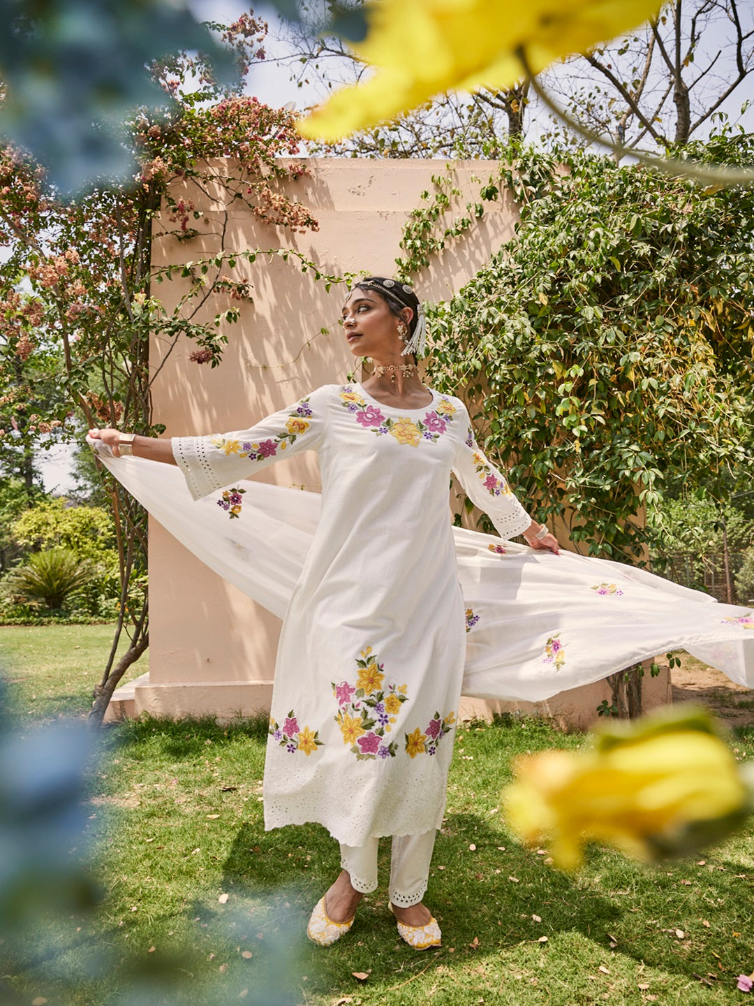 White Floral Embroidered Kurta Set With Dupatta