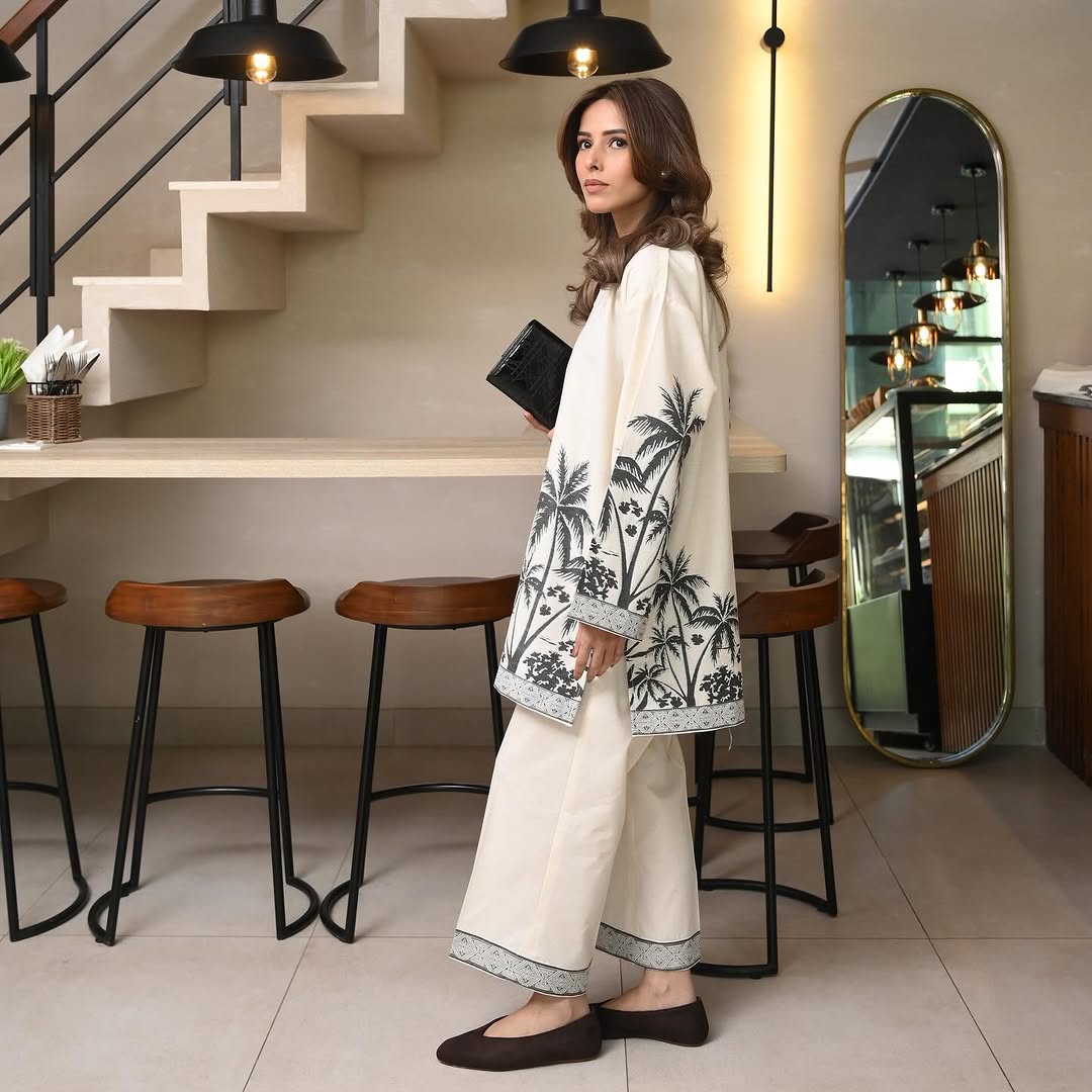 Dusky Palm Co-ord Set – Tropical Elegance with Black Coconut Tree & Bird Prints