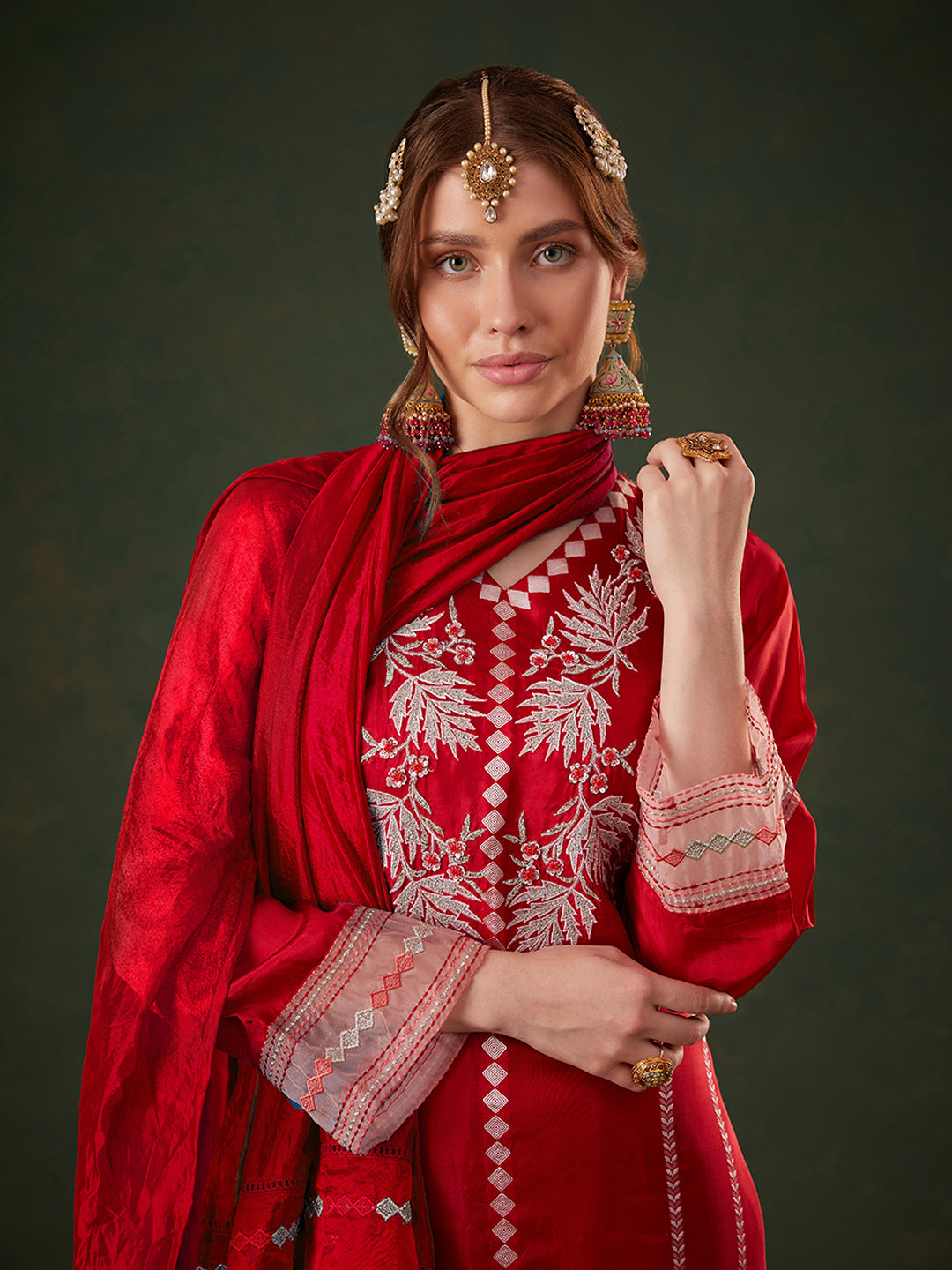 RedJacquard Floral Embroidered Kurta Set with Organza Dupatta