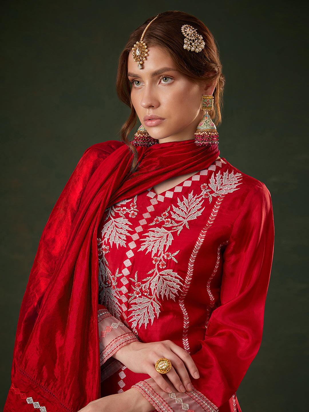 RedJacquard Floral Embroidered Kurta Set with Organza Dupatta