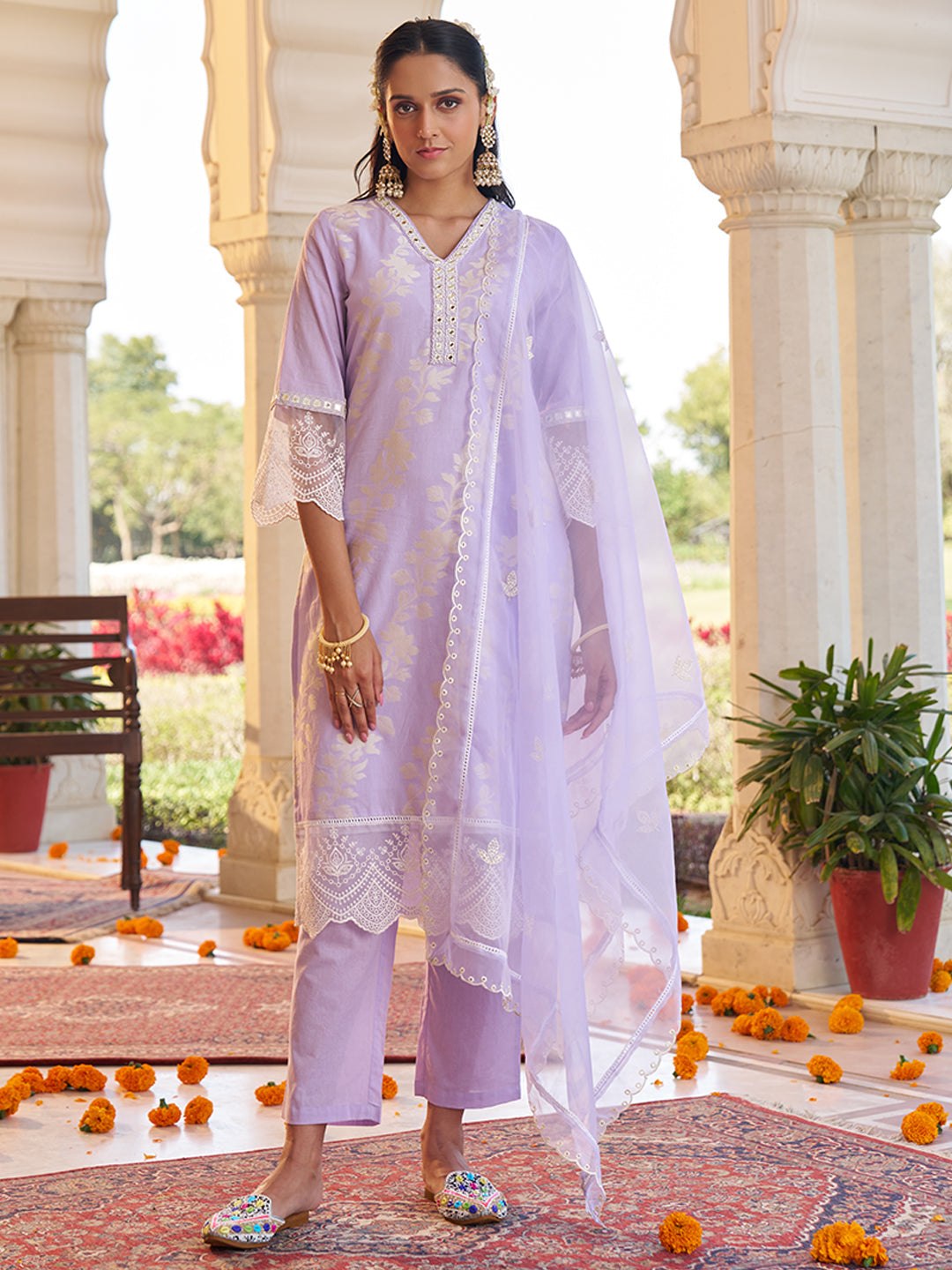 Lavender Jacquard Floral Embroidered Kurta Set with Organza Embroidered Dupatta
