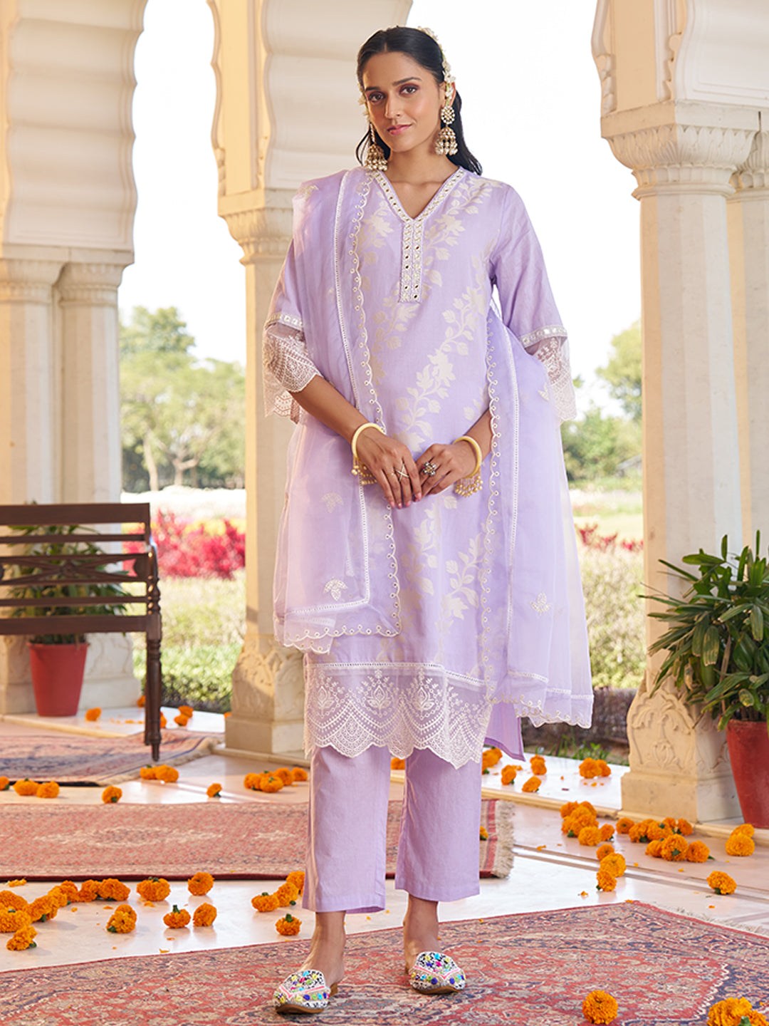 Lavender Jacquard Floral Embroidered Kurta Set with Organza Embroidered Dupatta