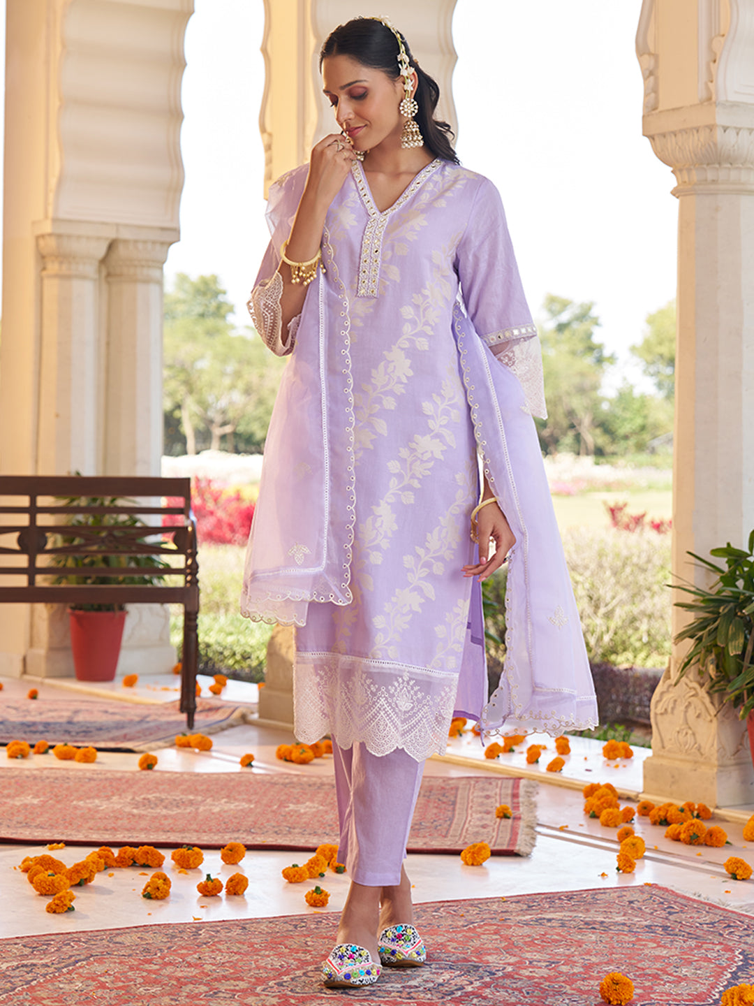 Lavender Jacquard Floral Embroidered Kurta Set with Organza Embroidered Dupatta