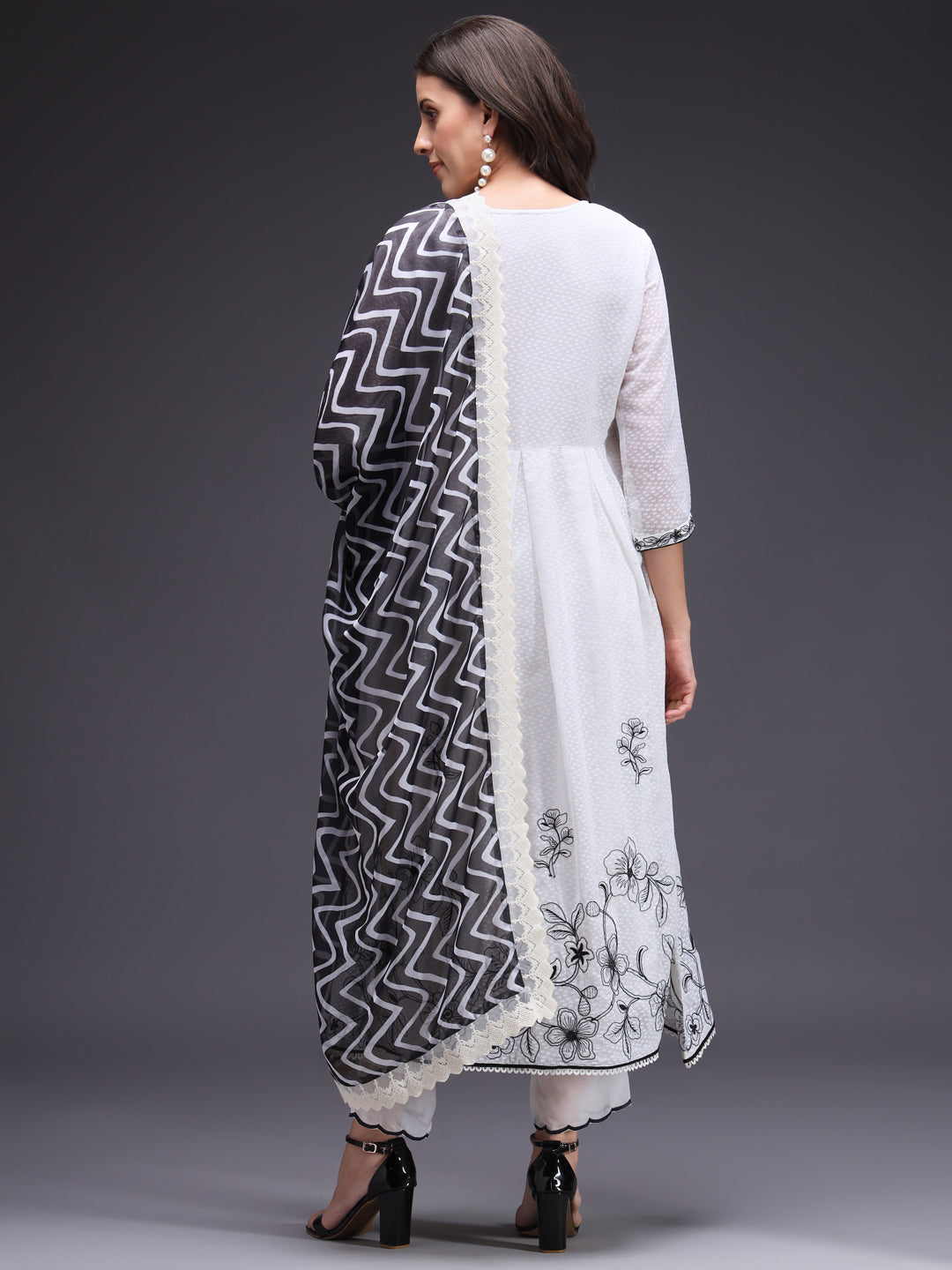 White Floral Embroidered Regular Thread Work Kurta Set With Dupatta