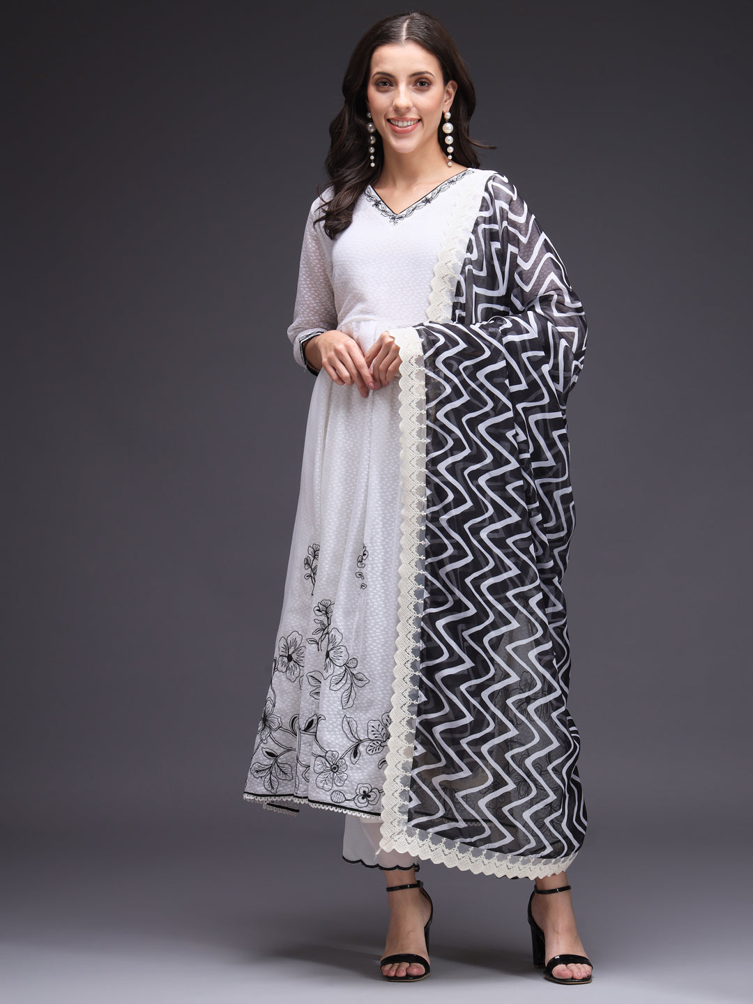 White Floral Embroidered Regular Thread Work Kurta Set With Dupatta