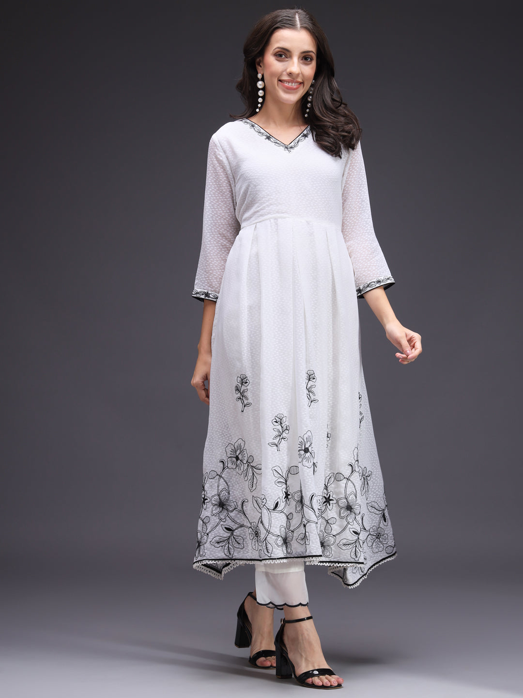 White Floral Embroidered Regular Thread Work Kurta Set With Dupatta