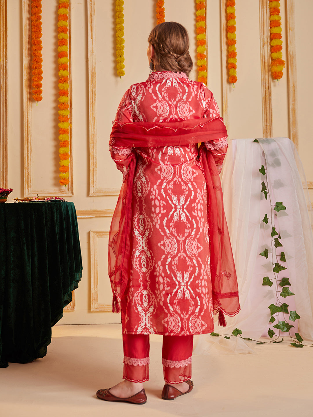 Red Abstract Printed Kurta Set with Organza Dupatta