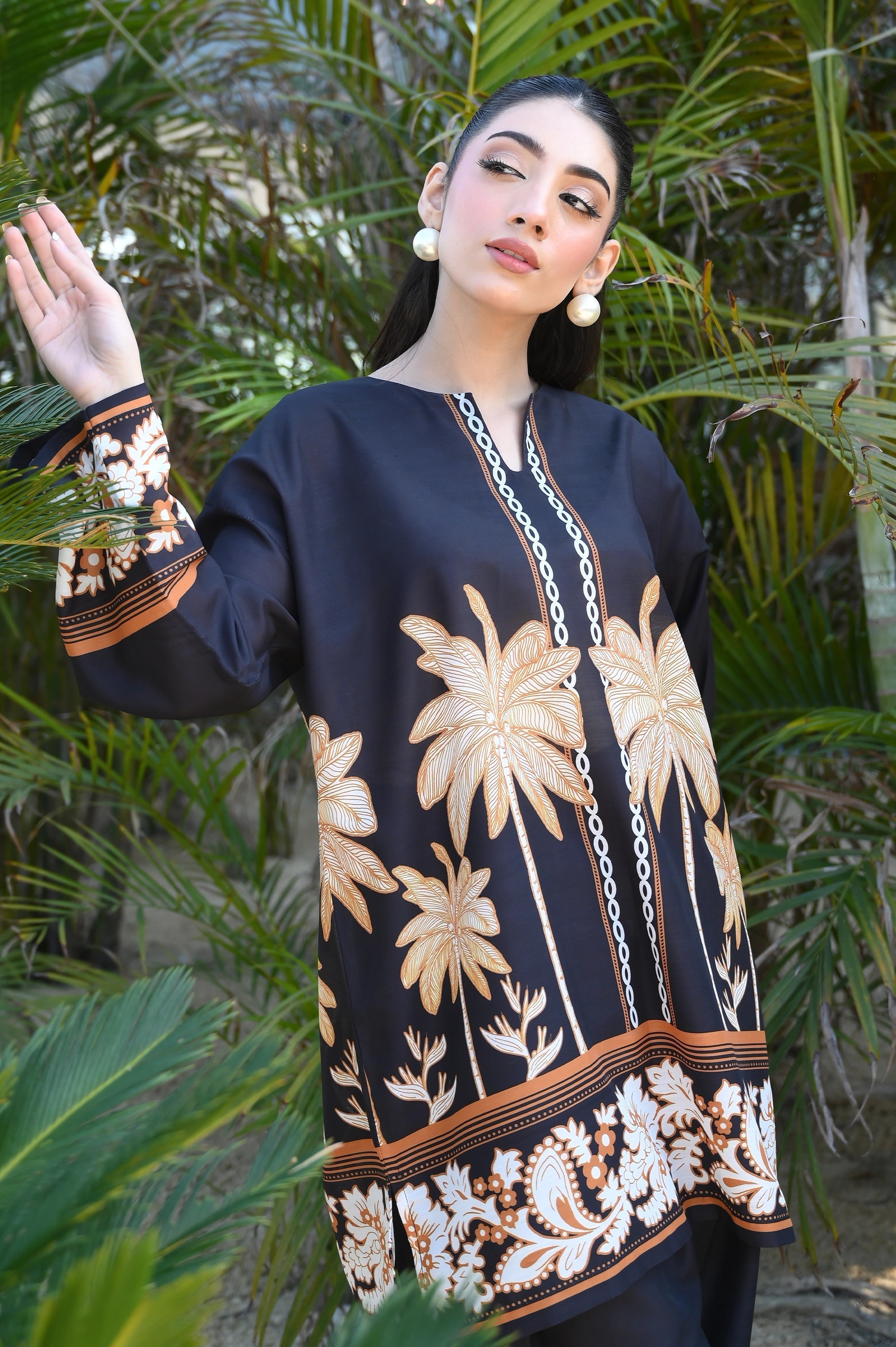 Black Desert Co-ord Set – Modern Elegance with a Soft Floral Touch