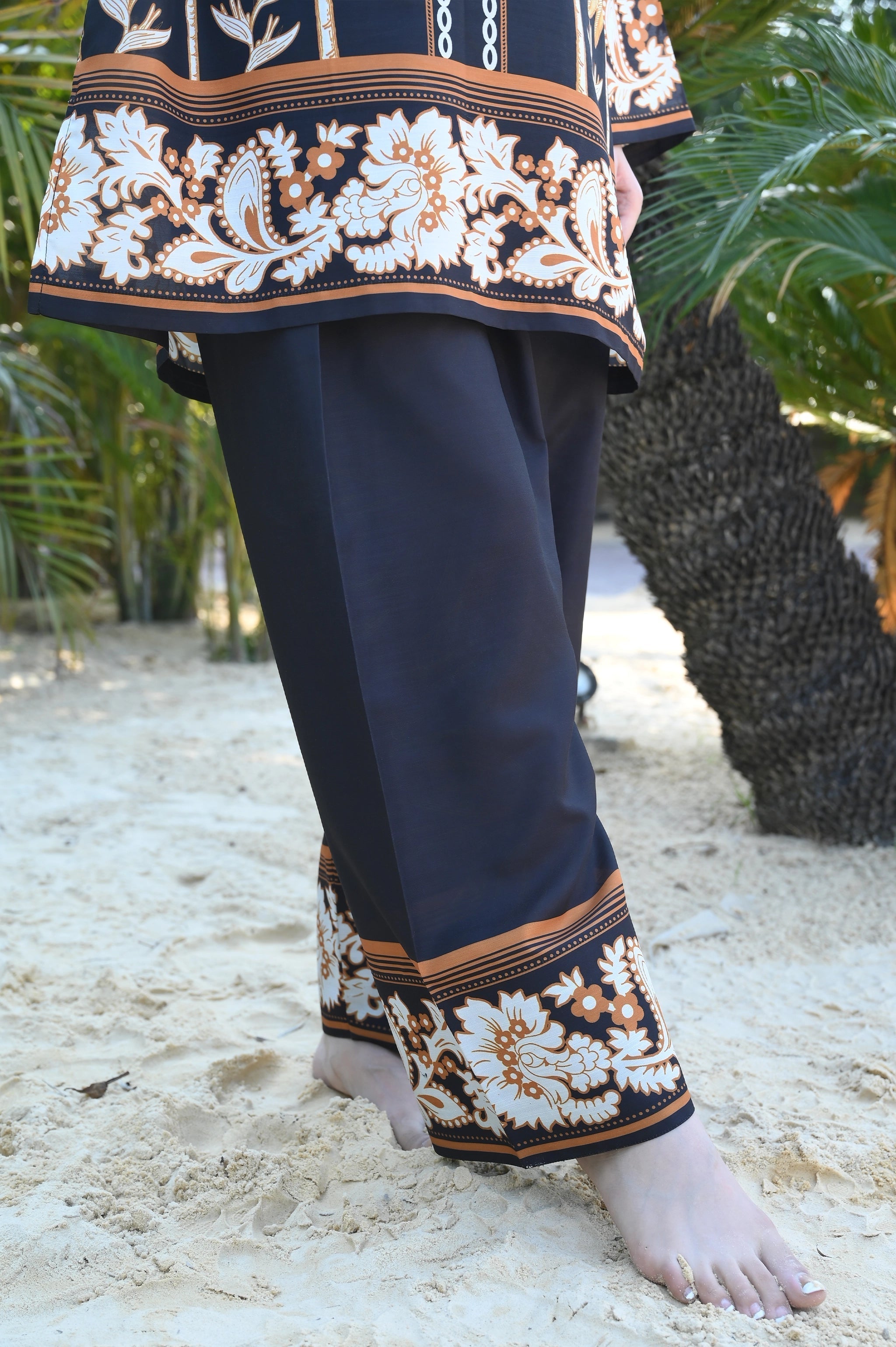 Black Desert Co-ord Set – Modern Elegance with a Soft Floral Touch